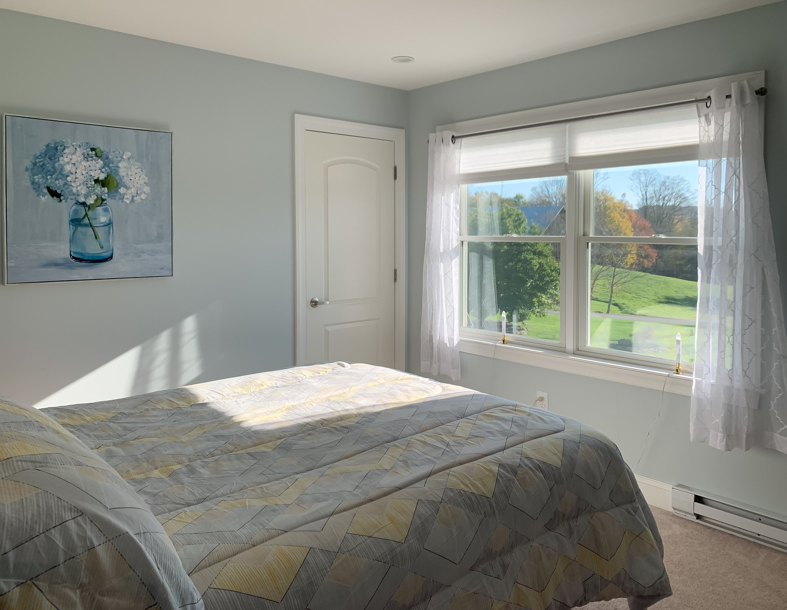 Guest bedroom in modular lakehouse NEPA.JPEG