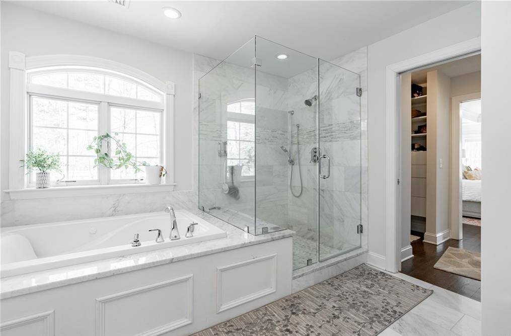 Modern+master+bathroom+with+walk-in+shower.jpg