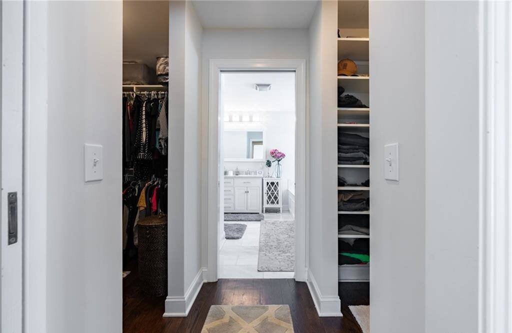His+and+hers+closets+in+modular+floor+plan.jpg