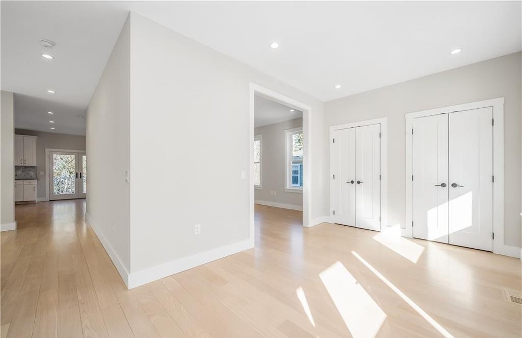 Foyer+with+hardwood+floors+and+white+trim.jpg