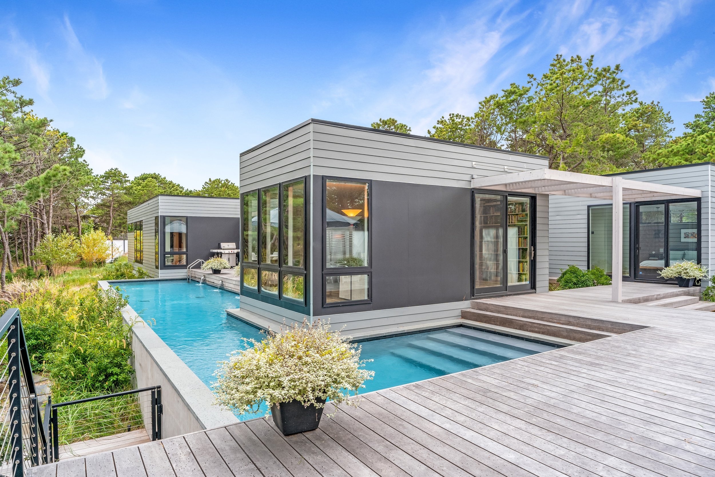 res4-resolution-4-architecture-modern-modular-prefab-amagansett-hamptons-whalers-residence-26-pool-deck.jpeg