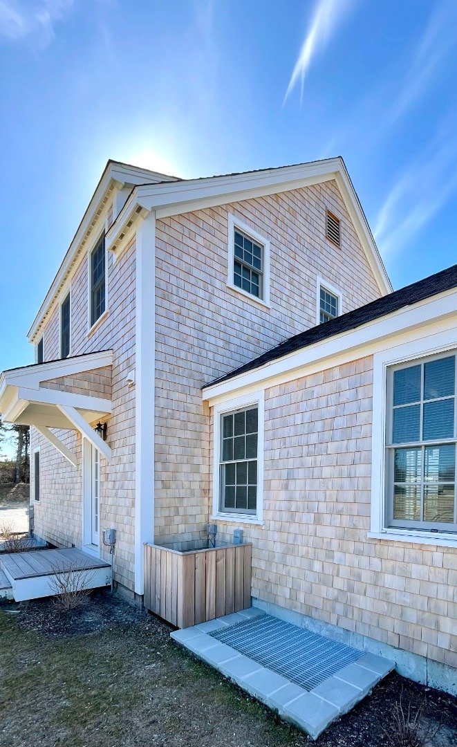 Exterior view of side of modular house.jpeg