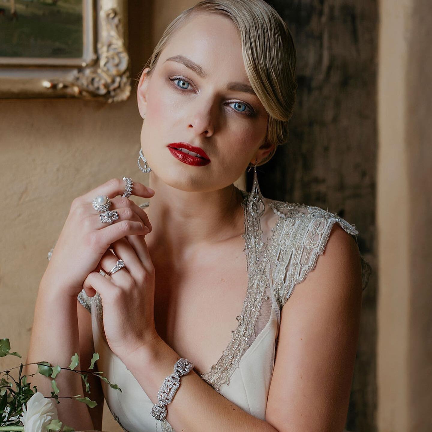 Working with @keshettjewellery was fabulous - even Vogue Bride was in agreement (they contacted Keshett for possible inclusion of this shoot in their publication). $70,000 - the value of the jewels on this shoot😍
⠀⠀⠀⠀⠀⠀⠀⠀⠀⠀⠀⠀
One of the unsung benef