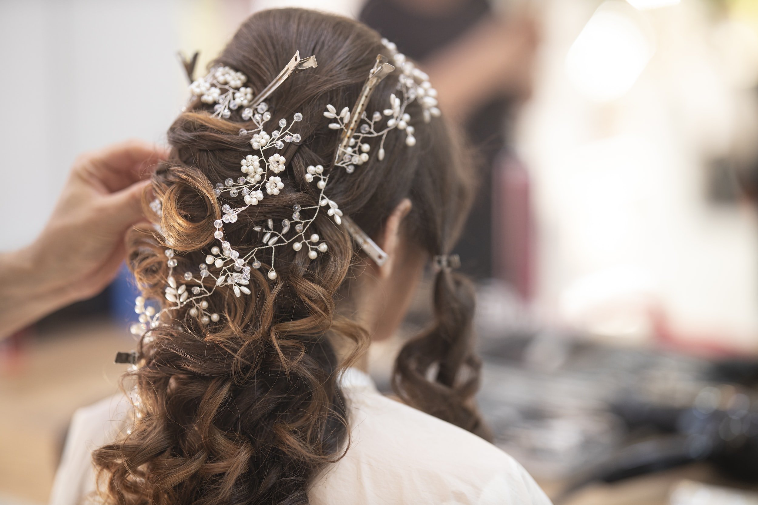 Choosing the Right Accessories for Bridal Hairstyles: Tips and Tricks