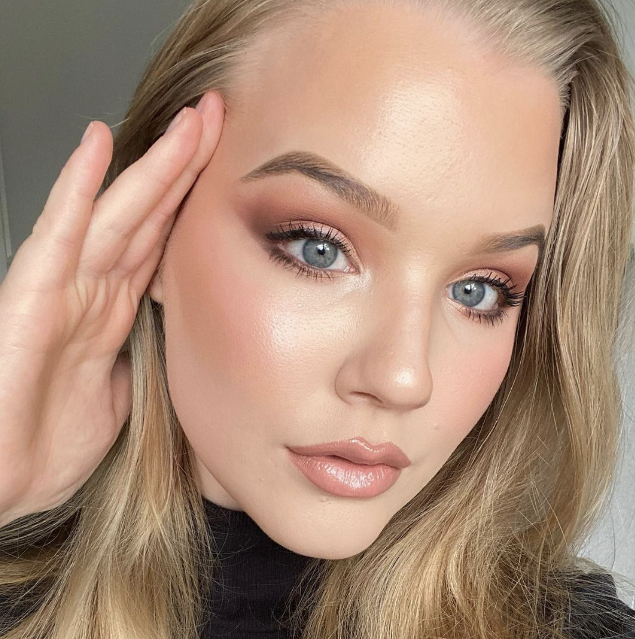 Close-up of flawless blended makeup with smooth skin, softly diffused eyeshadow, defined brows and a polished glowing finish.