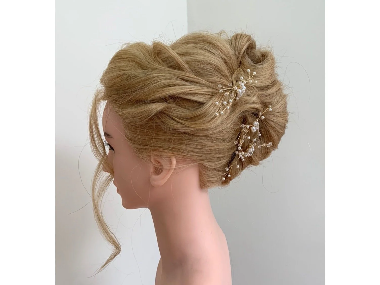 What Makes a Hairstyle Hold Well All Day?