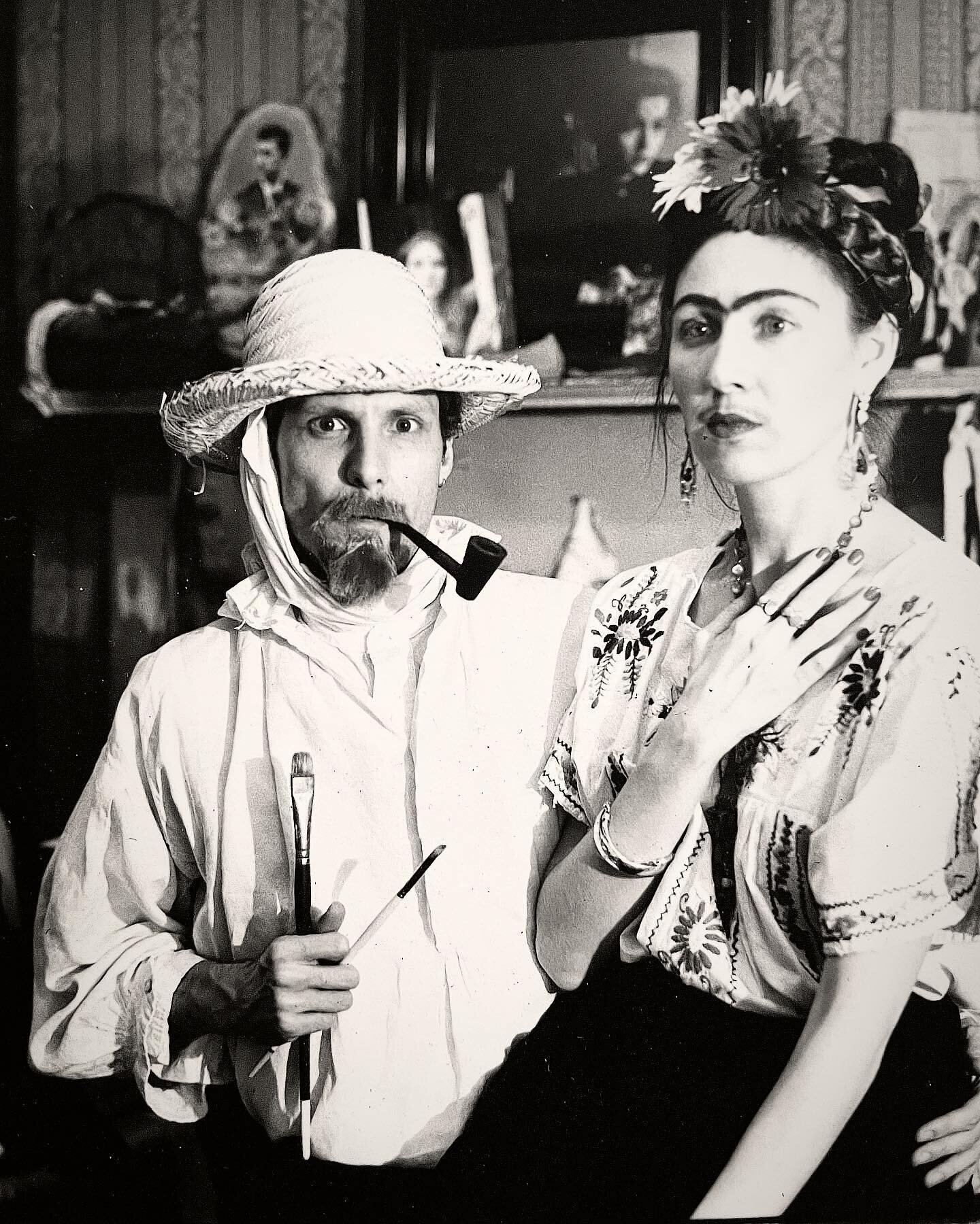 Frida and Vincent. 

Rolleiflex portraits with cable release. (contact sheets)

Happy Early Halloween! Merry Samhain!