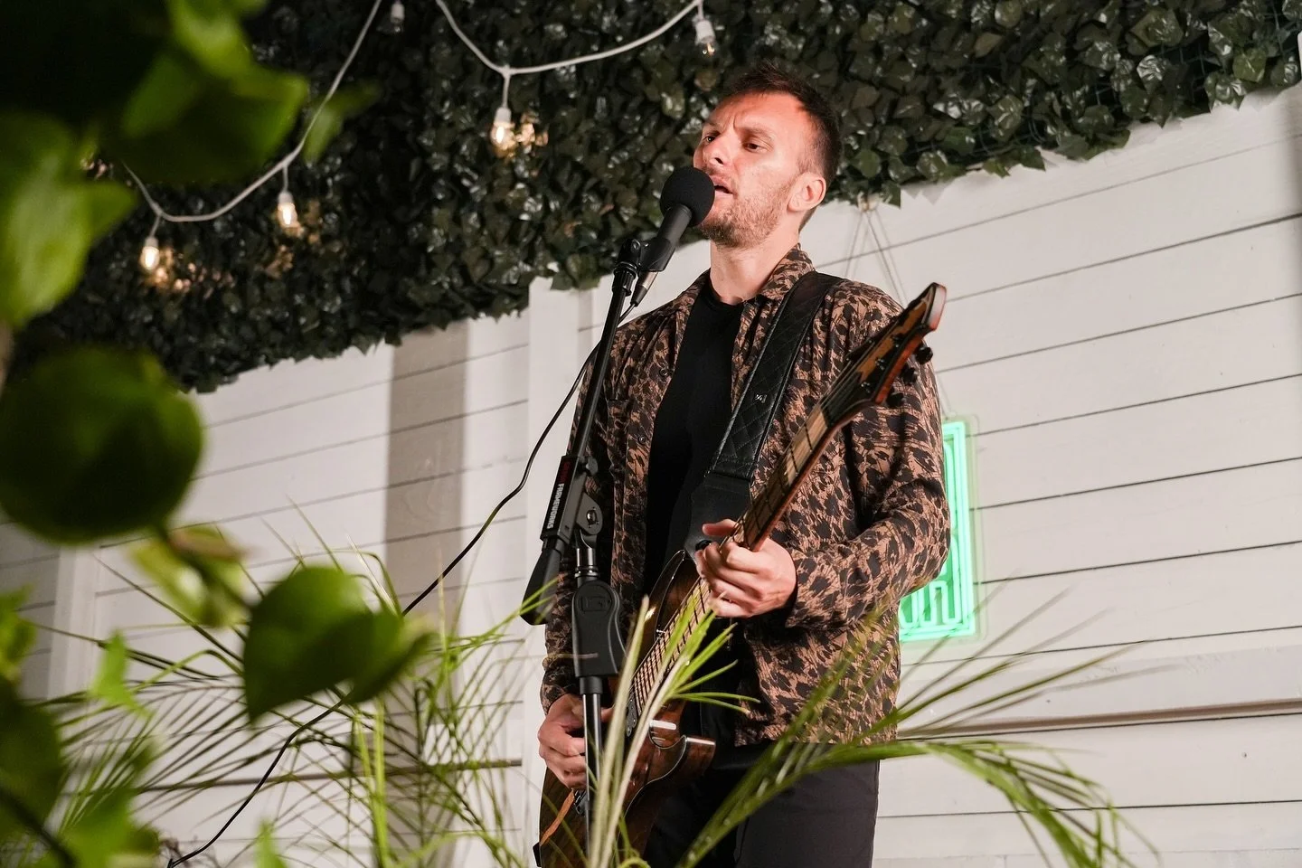 &quot;the hex&quot; live @kavahanabar - Santa Monica, CA | August 27th, 2024

#riccio #ricciomusic #music #musician #songwriter #producer #Instamusic #newmusic #newmusicalert #newmusicFriday #musiclover #musicvideo #newmusicvideo #singer #singersongw