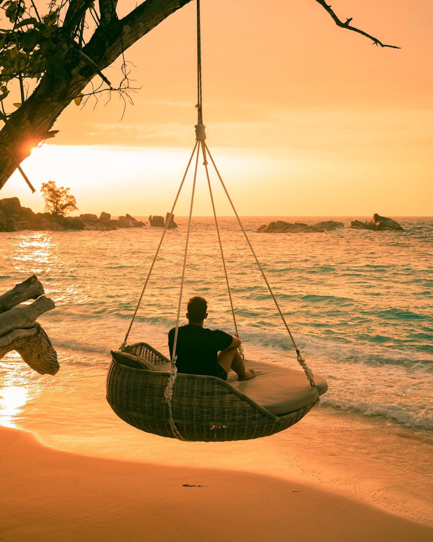 Follow the sun ☀️ 

#SeychellesSunset #Sunselover #Islandlife