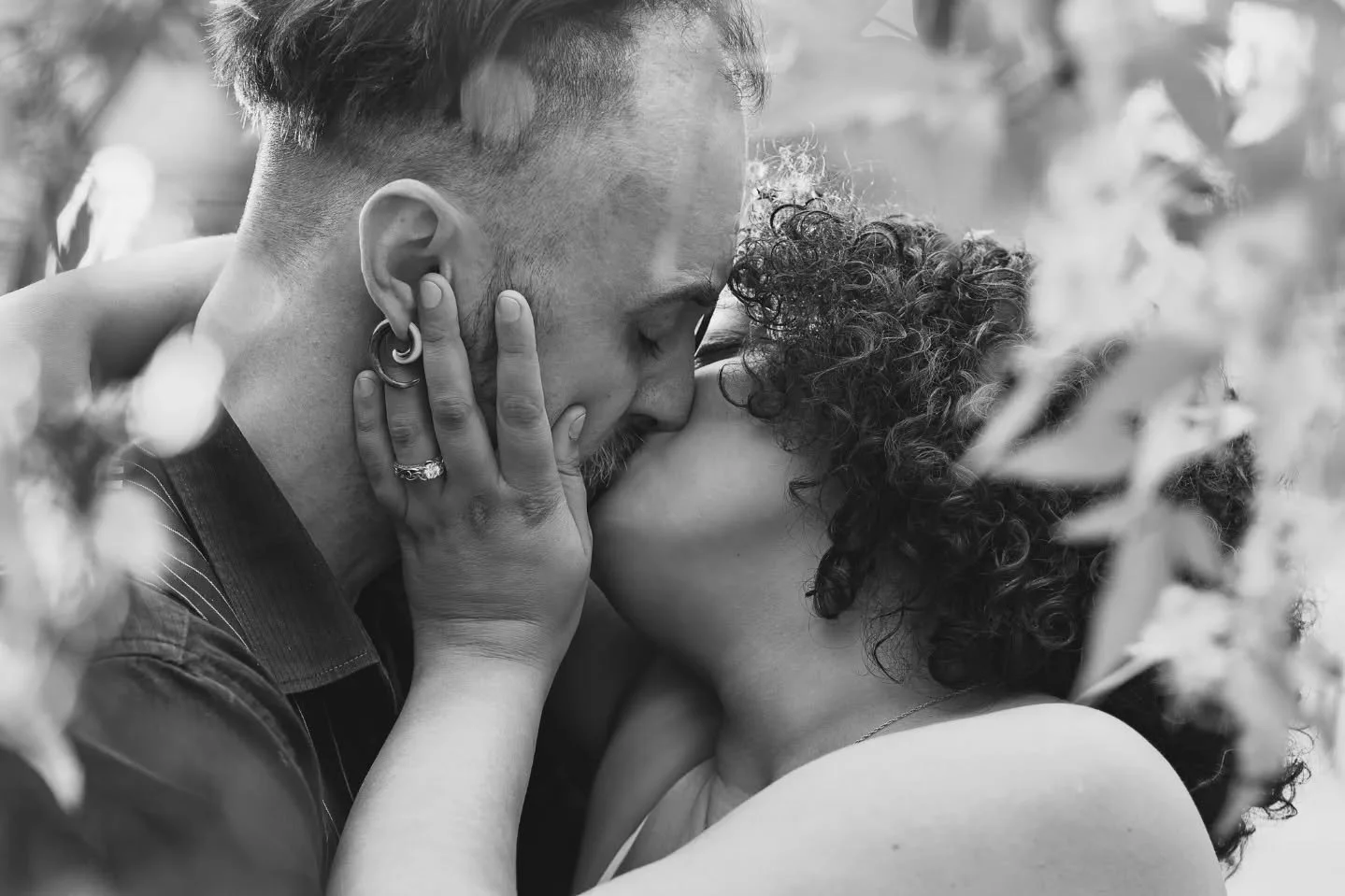 🎶To be loved!! To be loved!! Oh what a feeling🎶 Congrats to these two amazing people 💜

#coloradoengagementphotographer