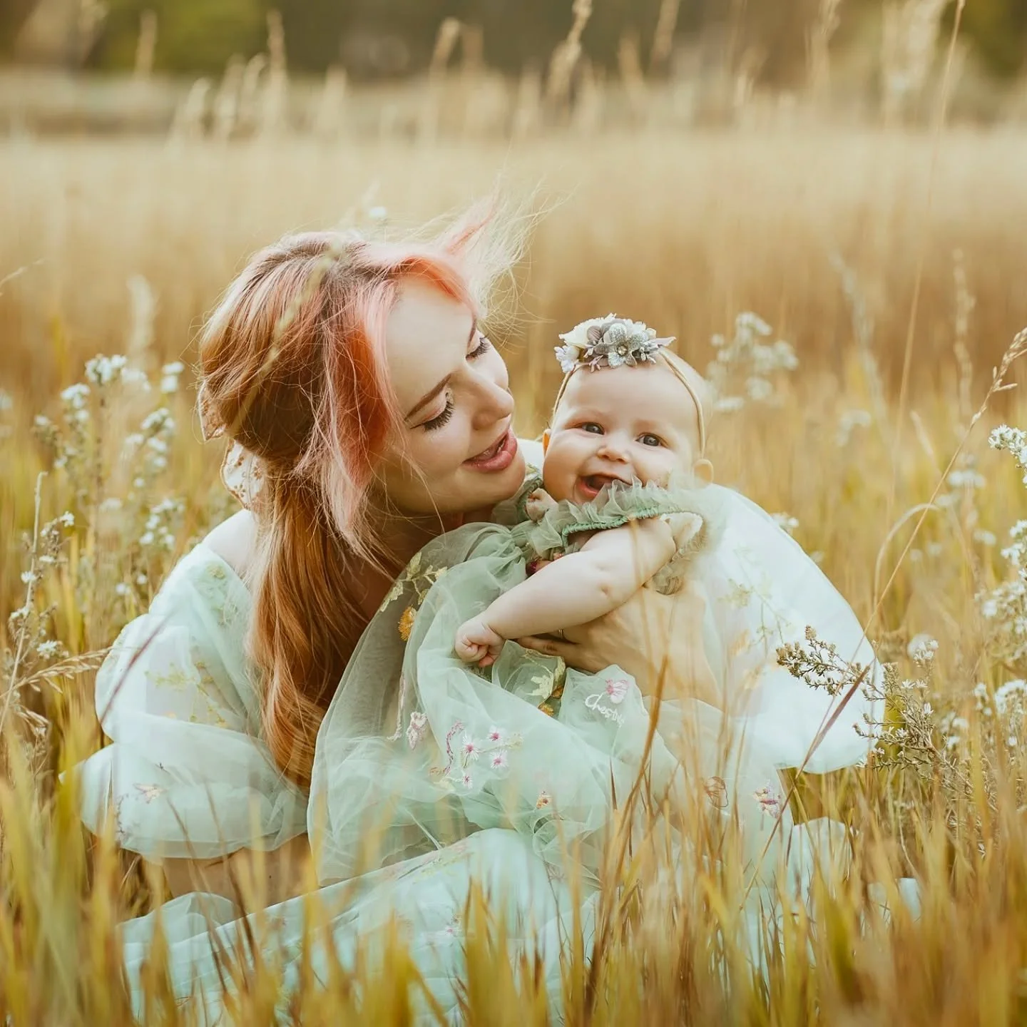 Nothing more gorgeous than the bond between a mother and child

Thanks @lovekavicreative for letting me be a part of this 💜

#mommyandmephotoshoot
