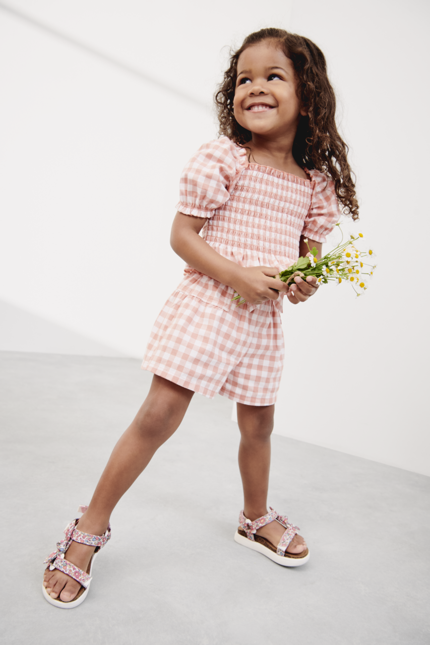 1125254-APRL-SpringFashionInStudio-Kids-New-Arrivals-4-Toddler-Girl-OF-FY23_4227-SELECT-1280x1280.png