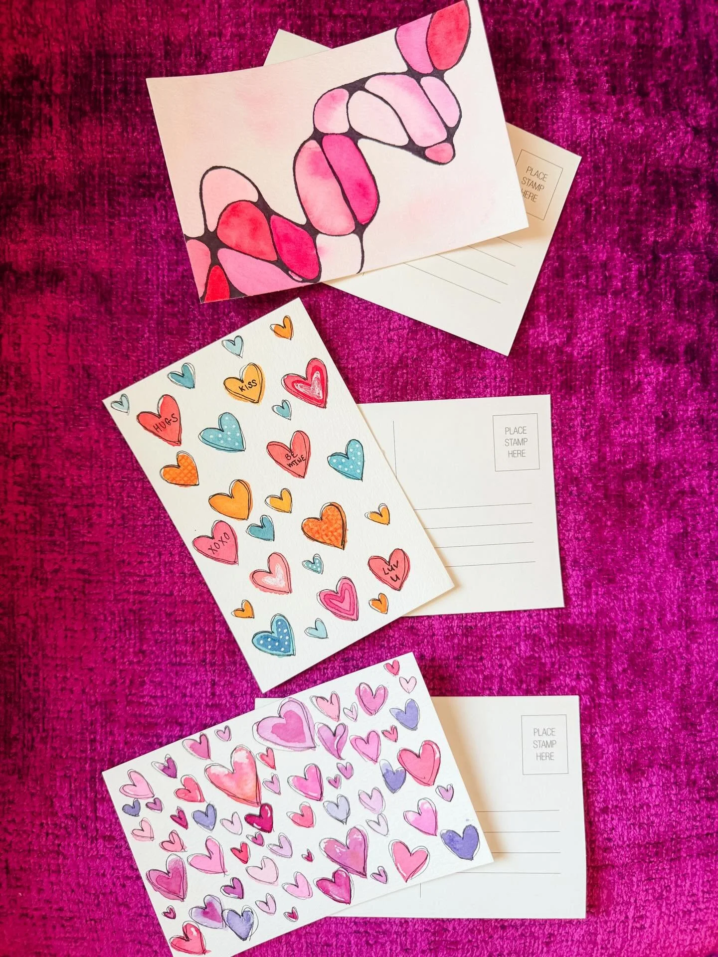 Snail mail just for the fun of it 💌 and a reminder that your valentine wants a handwritten love note from you! ❤️

Inspiration for the watercolors from @andrea.nelson.art 

#valentine #loveletter #postcard