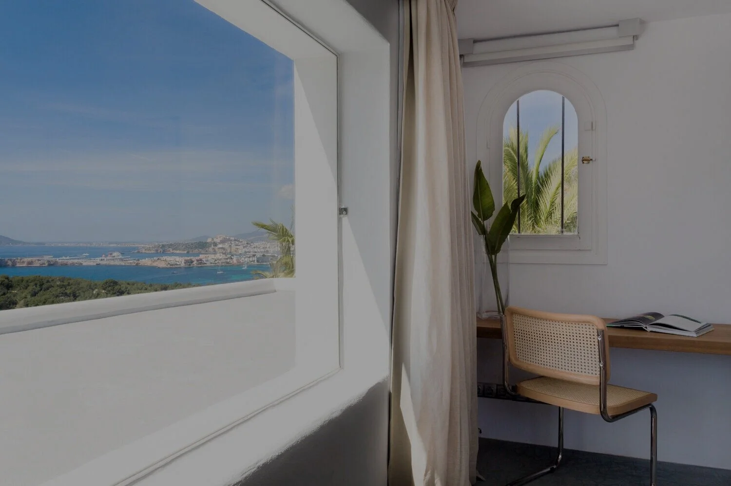 Casa+Vista+Martinet+-+Reviews+-+Banner+-+Bedroom.jpg
