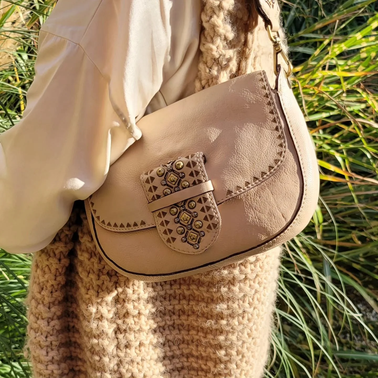 Soepele tas in leer van Biba Barcelona met leuke details op band en klep!&euro;159.95 #steenwegsittard