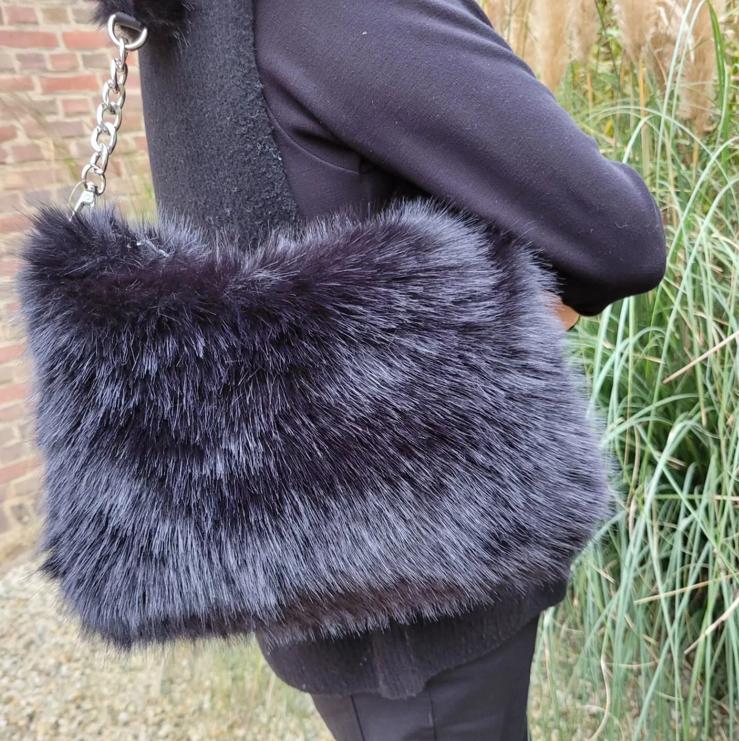 Fluffy tas in zwart, grijs of beige &euro;49.99 #steenwegsittard
