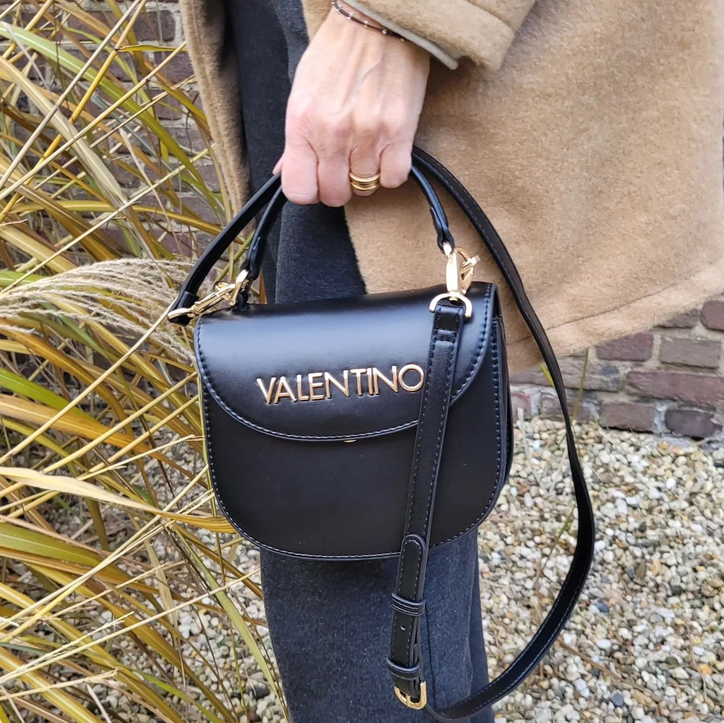 Deze tas van Valentino Handbags is verkrijgbaar in verschillende kleuren &euro;115.=#steenwegsittard