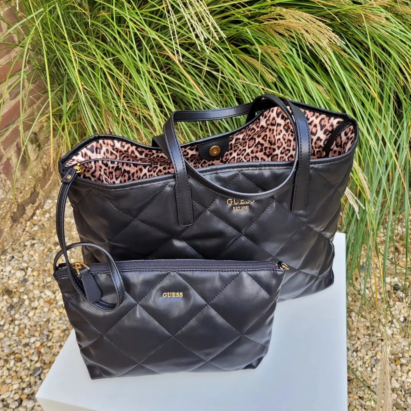 Shopper van Guess met panter voering. Inclusief uitneembare schoudertas! &euro;155.= #steenwegsittard #parkeerplaatssteenwegbereikbaar