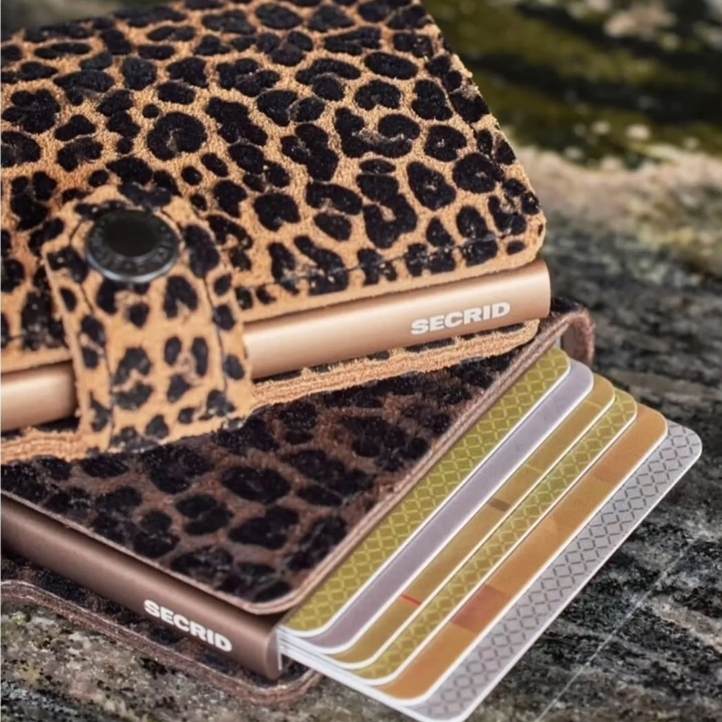 De Secrid wallet is bij ons verkrijgbaar in v&eacute;&eacute;l verschillende kleuren va.&euro;69.= de cardprotector va. &euro;35.=#steenwegsittard #parkeerplaatssteenwegbereikbaar