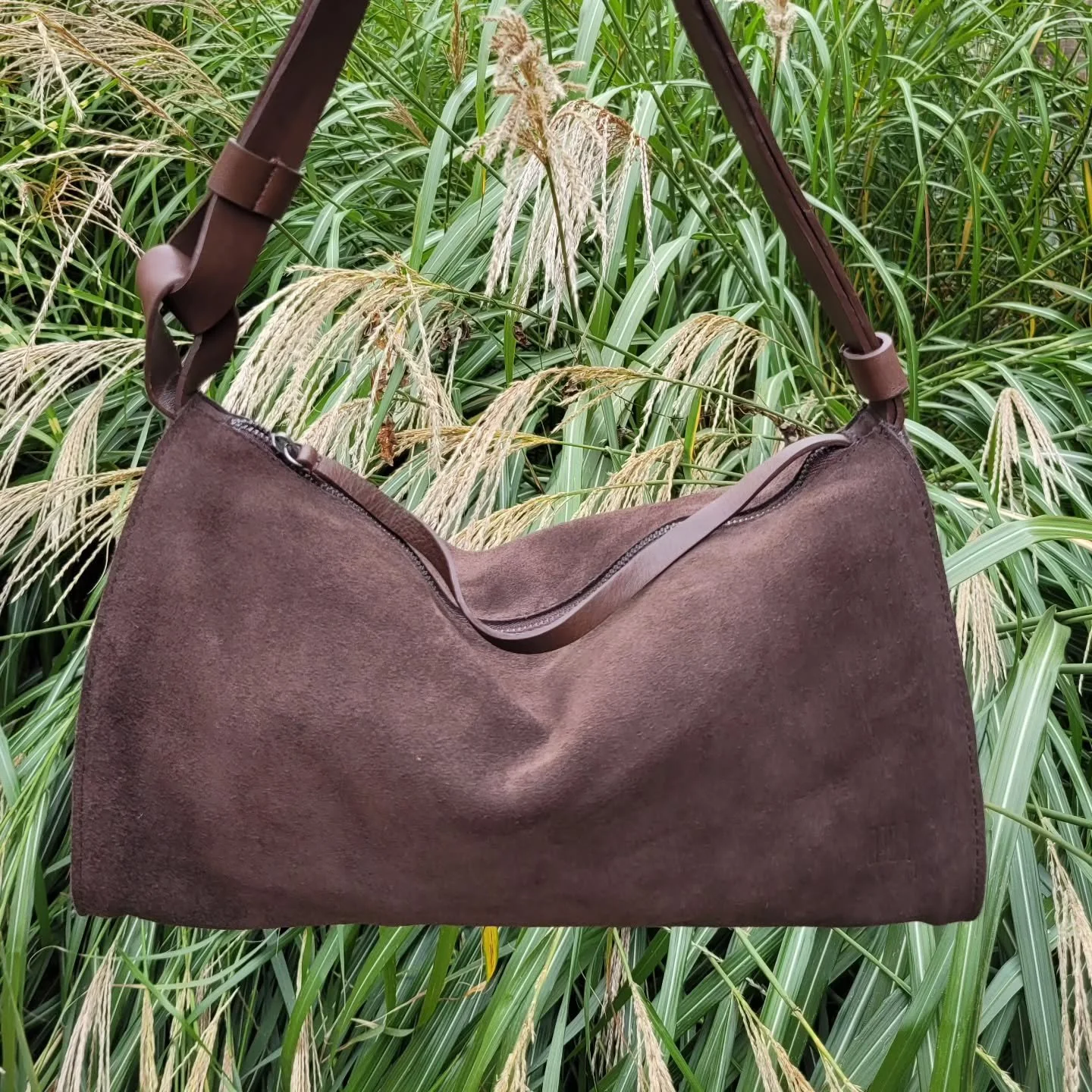 Bruine su&egrave;de tas van Biba Barcelona &euro;89.95 as. Zondag open van 12.00-17.00uur #steenwegsittard #parkeerplaatssteenwegbereikbaar