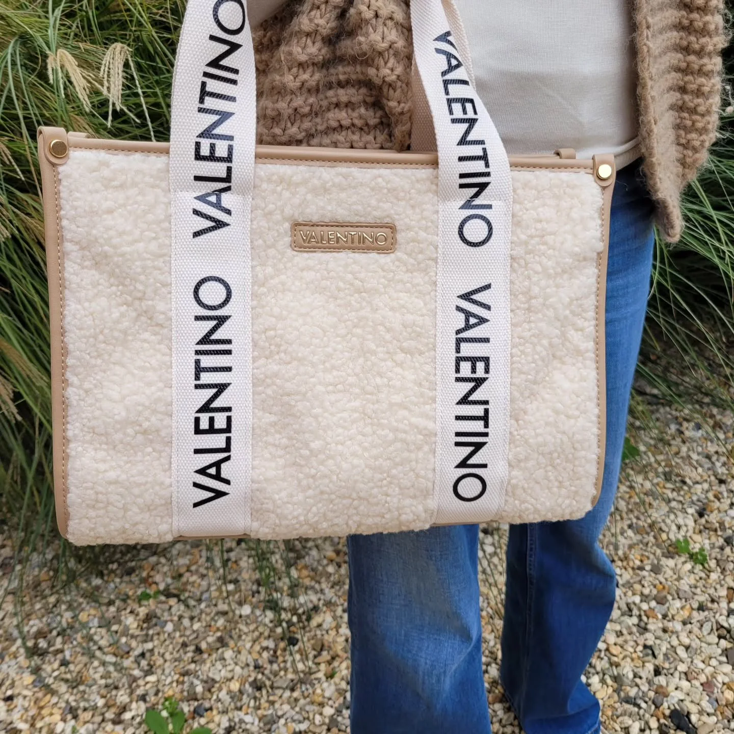 Teddy tas van Valentino Handbags.  Met webbing schouderband &euro;145.= #steenwegsittard #parkeerplaatssteenwegbereikbaar