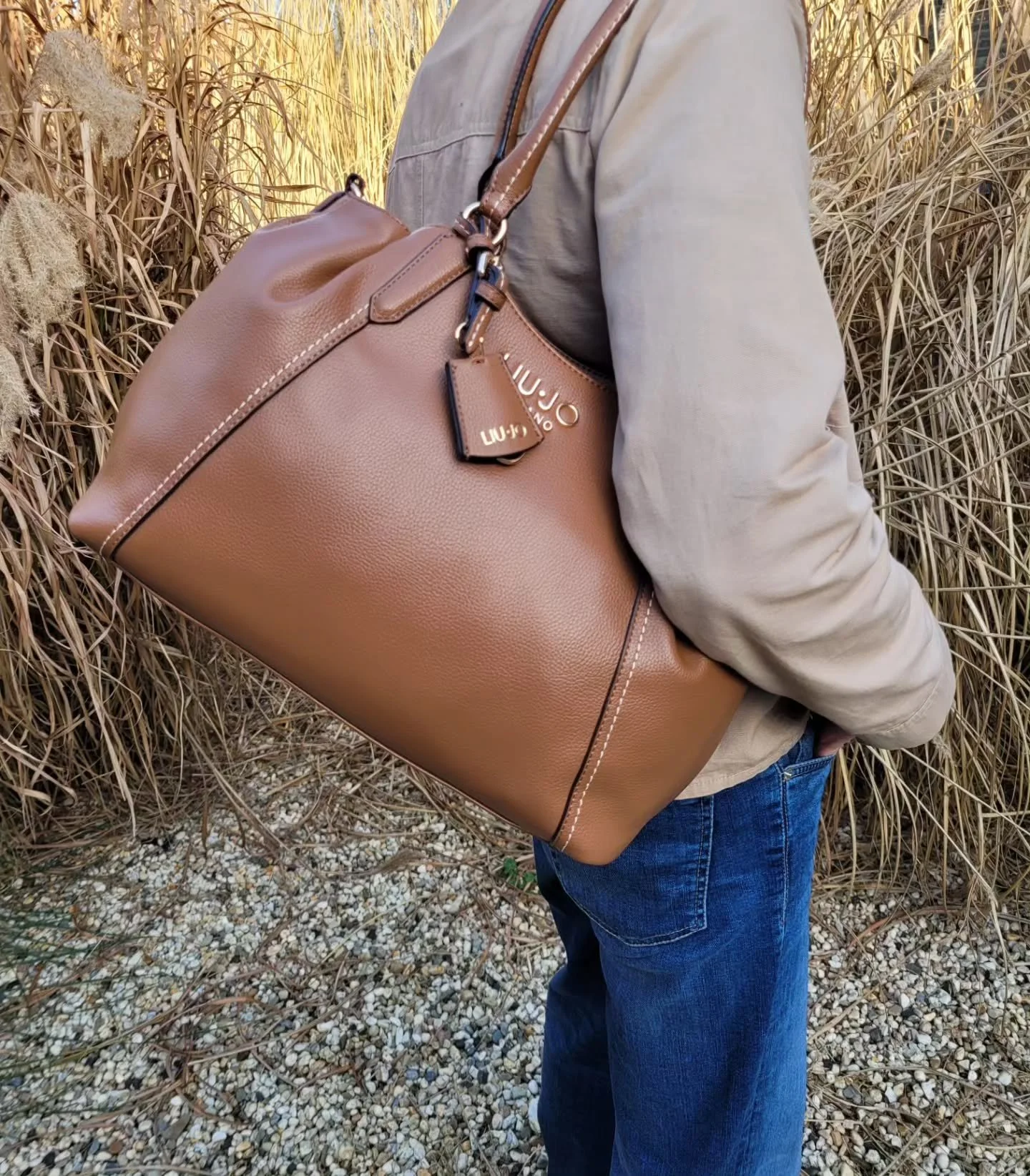 Mooie cognac kleurige tas van Liu Jo.&euro;159.= zien we  jou ook vandaag? Wij zijn open tot 17.00uur #steenwegsittard