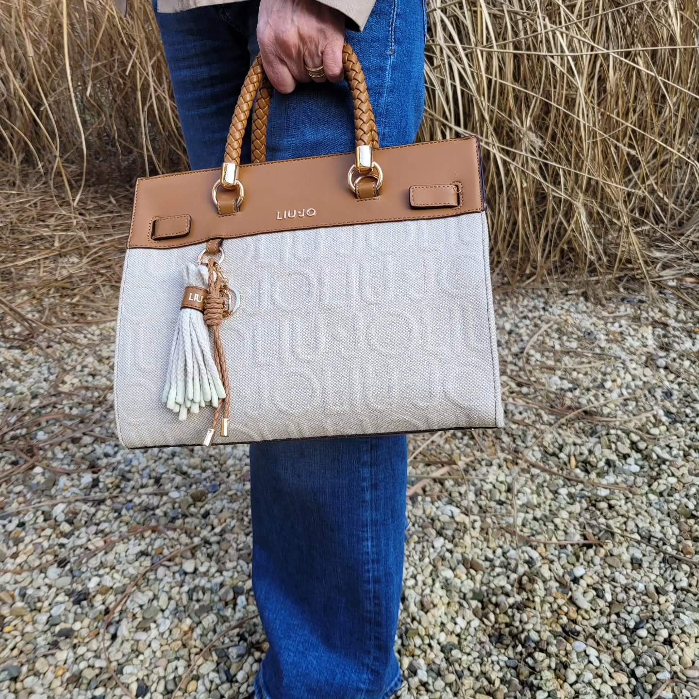 Uit de nieuwe collectie van Liu Jo! &euro;159.=
Zin in een nieuwe tas? Wij zijn vandaag geopend van 10.00-18.00 #steenwegsittard #parkeerplaatssteenwegbereikbaar