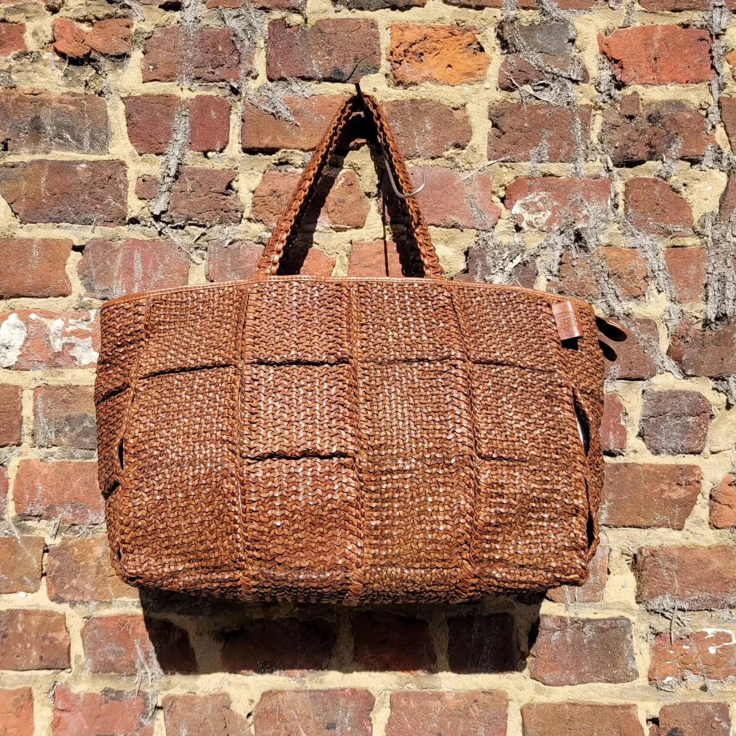 Gevlochten leren tas van Biba Barcelona &euro;249.=
Ben je toe aan een nieuwe tas? Wij hebben heel v&eacute;&eacute;l keuze in alle prijsklassen!#steenwegsittard