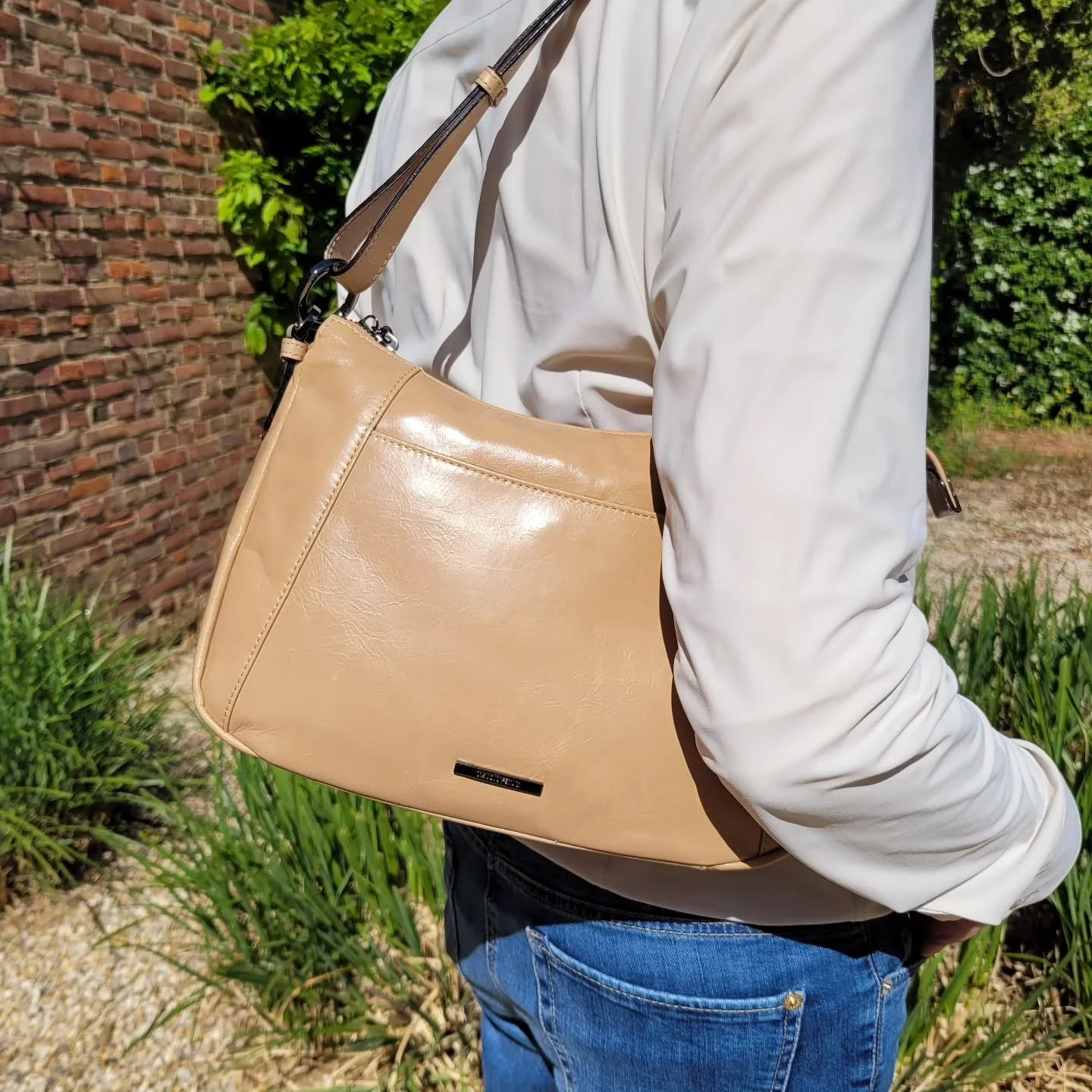 Verras moeder met een nieuwe tas! Deze is van Claudio Ferrici &euro;175.= #steenwegsittard #parkeerplaatssteenwegbereikbaar