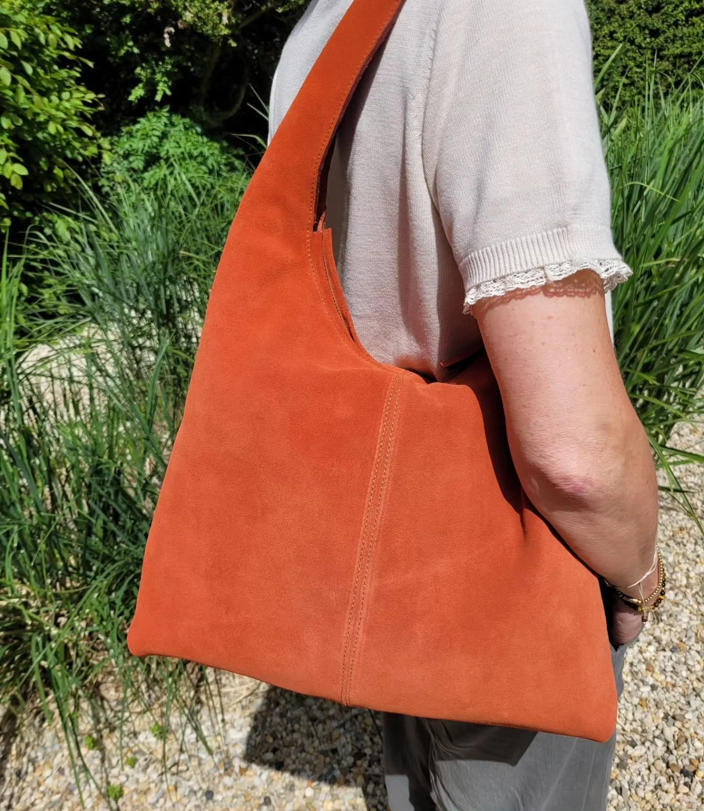 Su&egrave;de buidel met gesp detail van Biba Barcelona in verschillende kleuren verkrijgbaar &euro;129.95 #steenwegsittard #parkeerplaatssteenwegbereikbaar