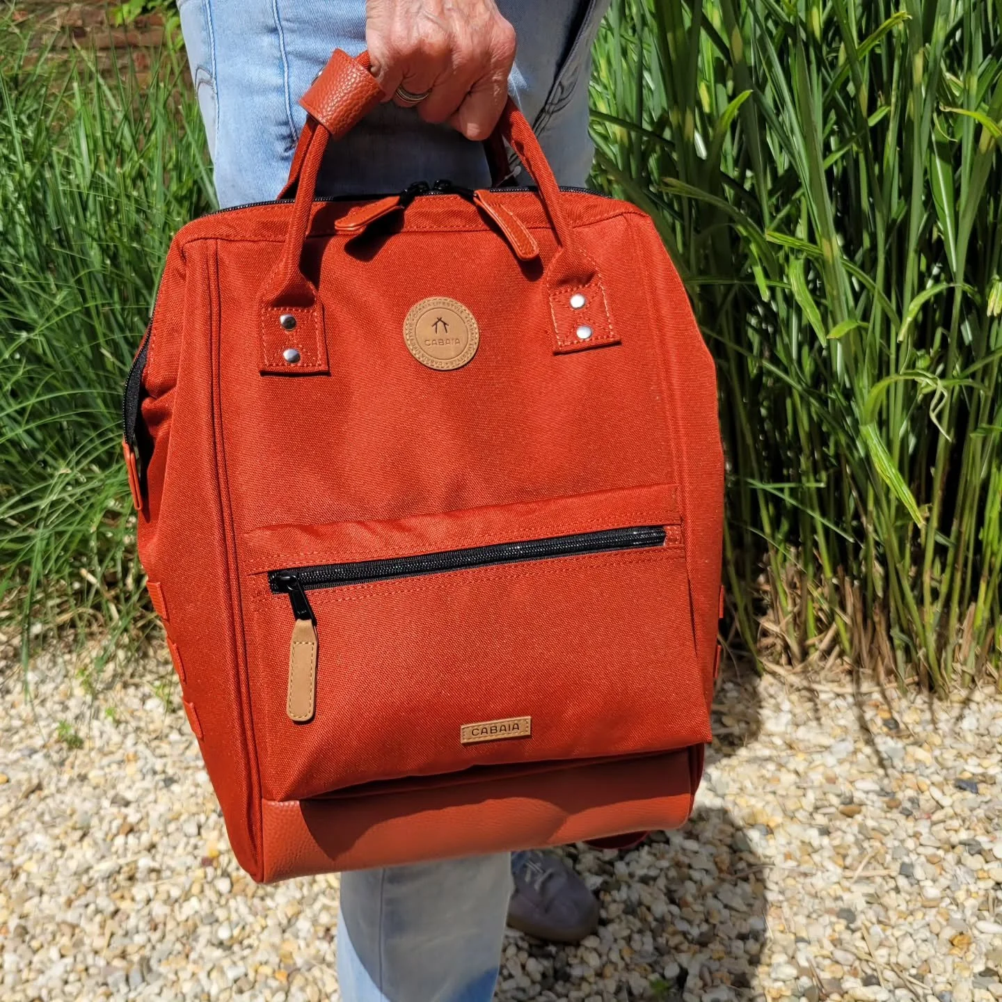 Deze rugzak van Cabaia heeft veel handige opbergvakken! Ook geschikt als handbagage tas voor in het vliegtuig! Vanaf &euro;79.=