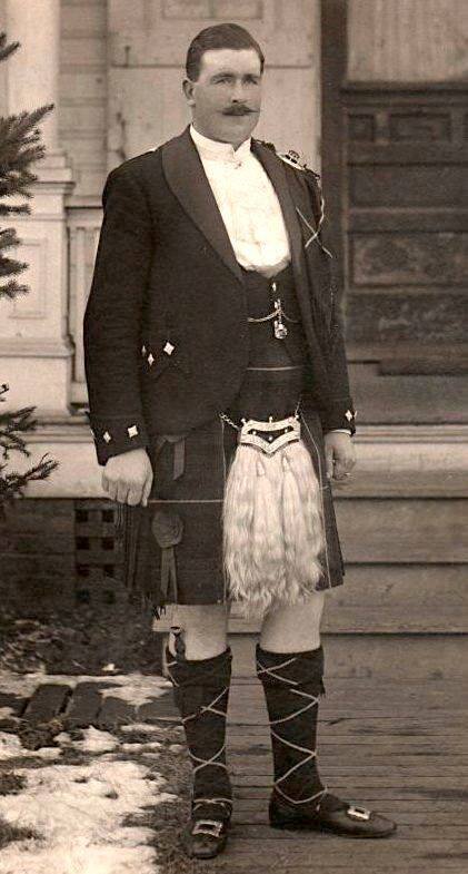 Edwardian gentleman with kilt rosettes