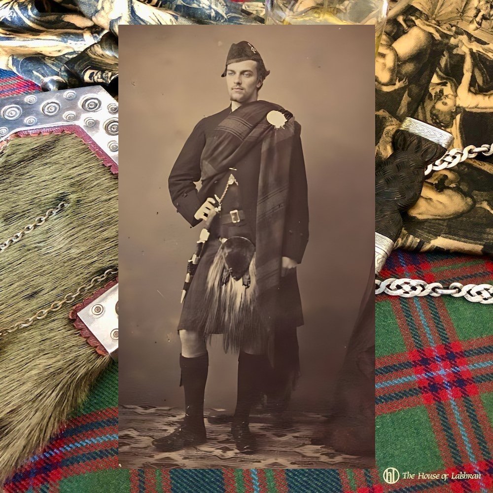 Atholl Highlander with an unusual non regimental sporran