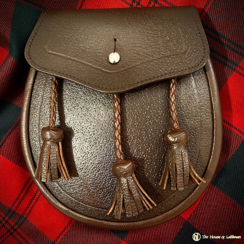 Vintage 1970-80's Leather & Stud Sporran tartan.jpg