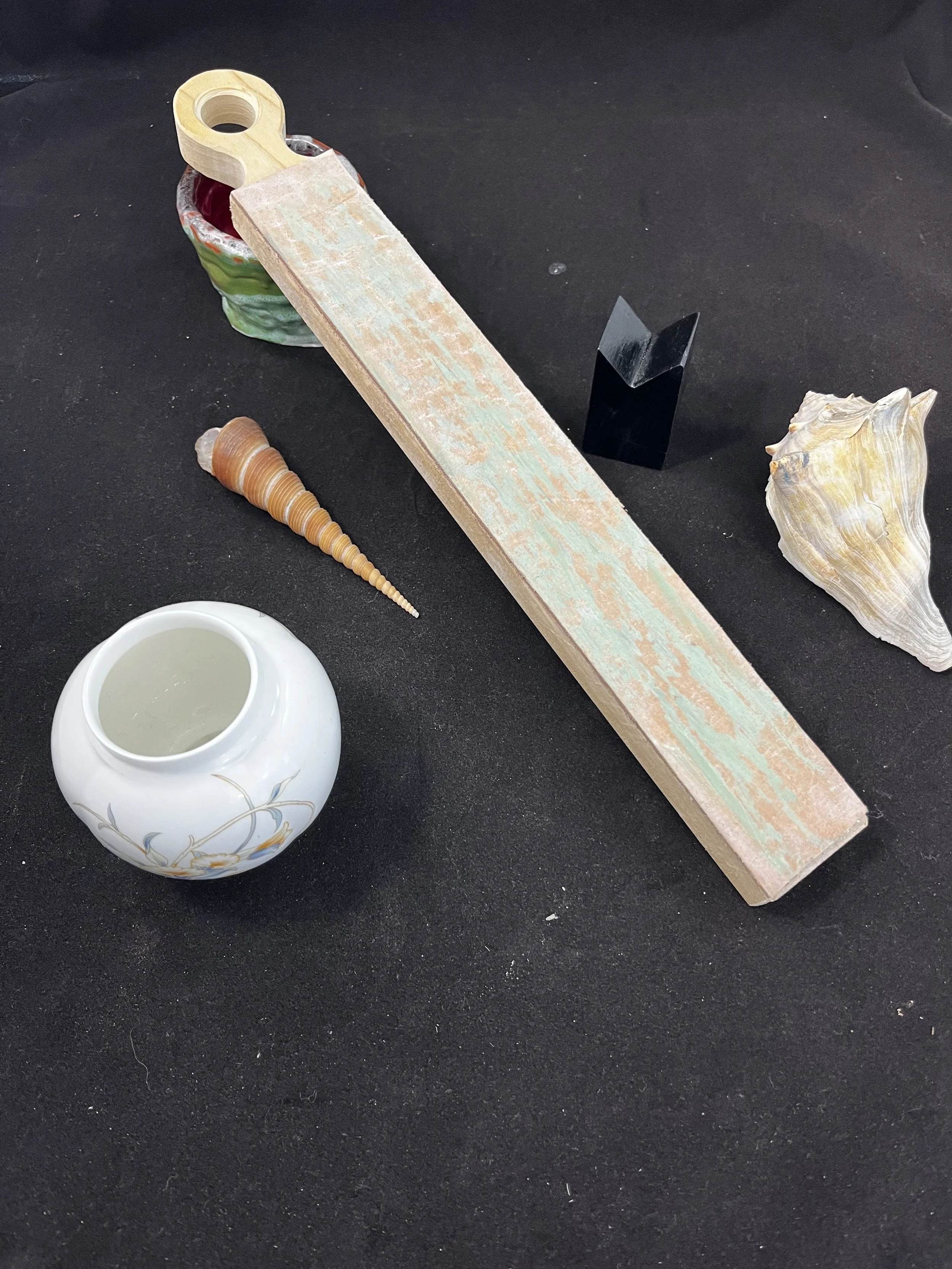 Strop with green polishing compound