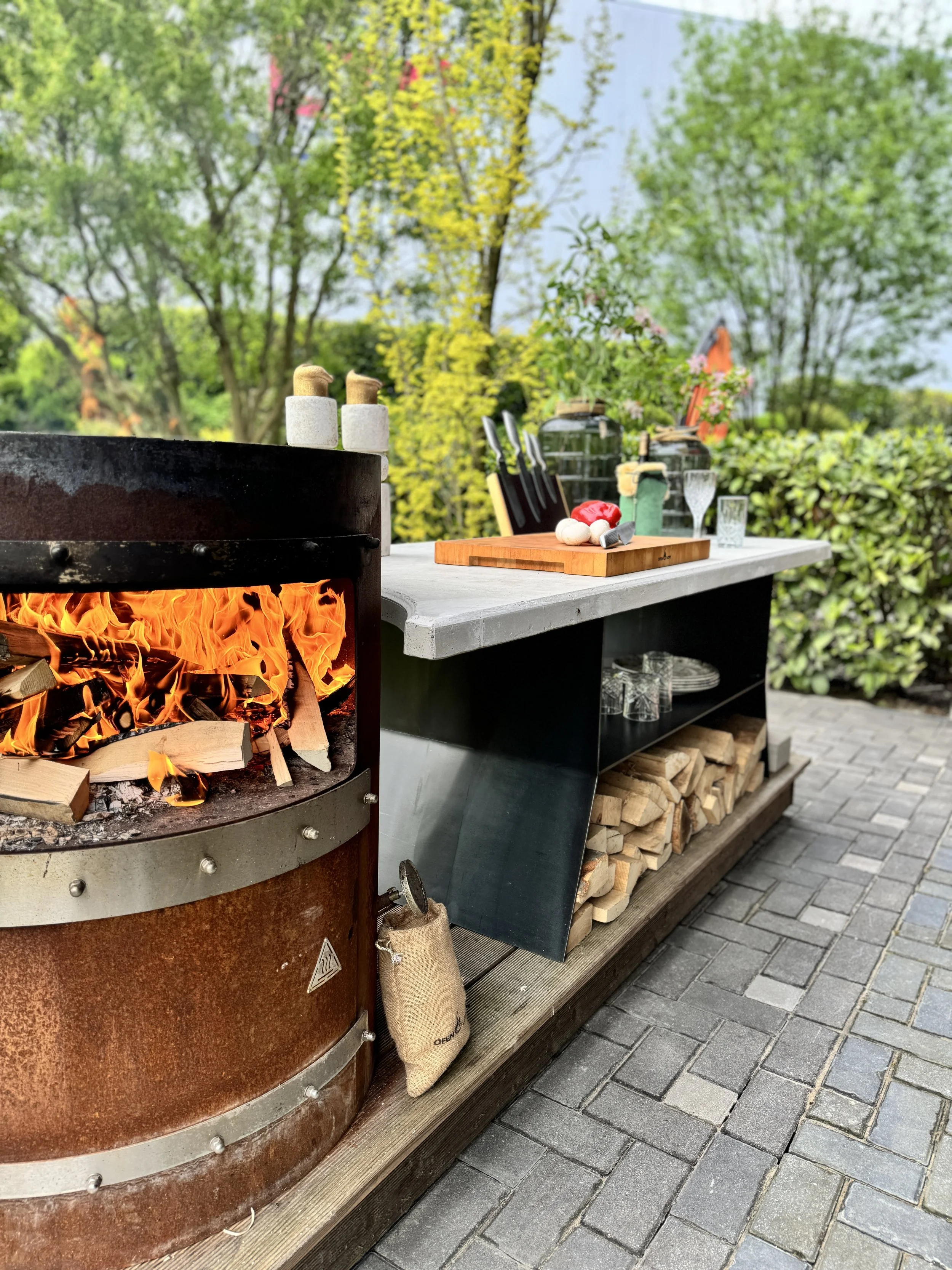 Wir sind überzeugt ... zum Grillen gehört ein richtiges Holzfeuer 