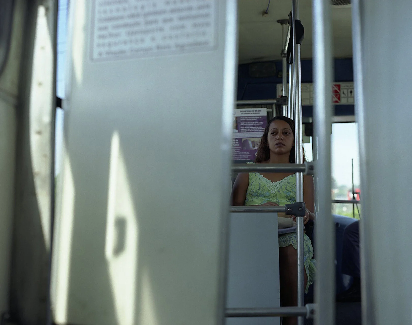 donna nel bus.jpg