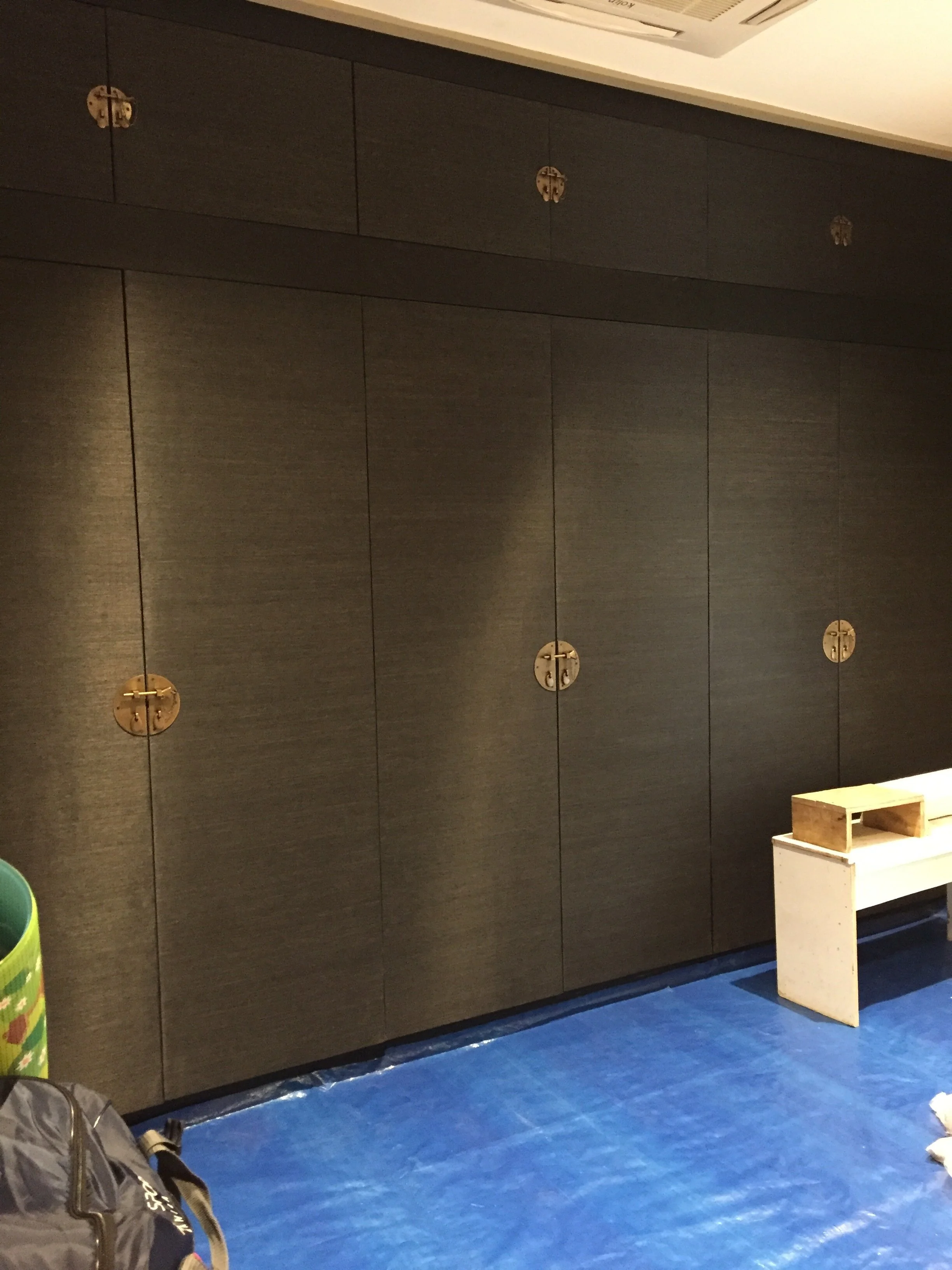 CABINET COVERED IN ABACA