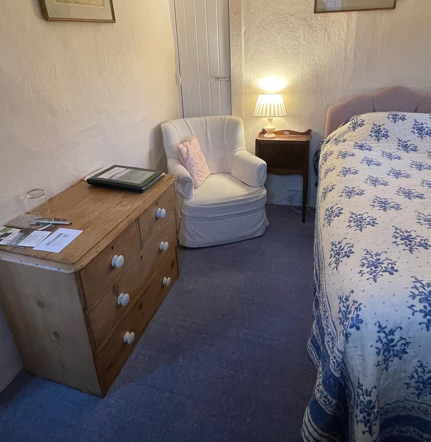 We offer a cosy, traditional English cottage to stay in and above everything a warm welcome to enjoy our home. The guests rooms have separate entrances to the main house so guests have their own access and privacy. #cosyplacetostay #englishcottage #f