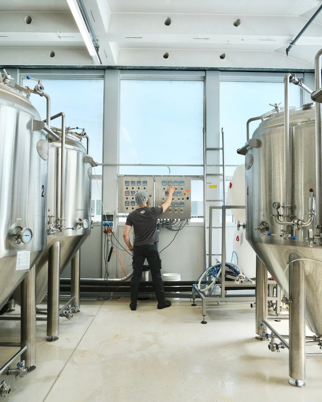 This is where we let nature do its thing (with just a little supervision).😉

#urbankombucha #manufacture #craft #natural #swissdrinks #swisskombucha #switzerland #madeincheznous