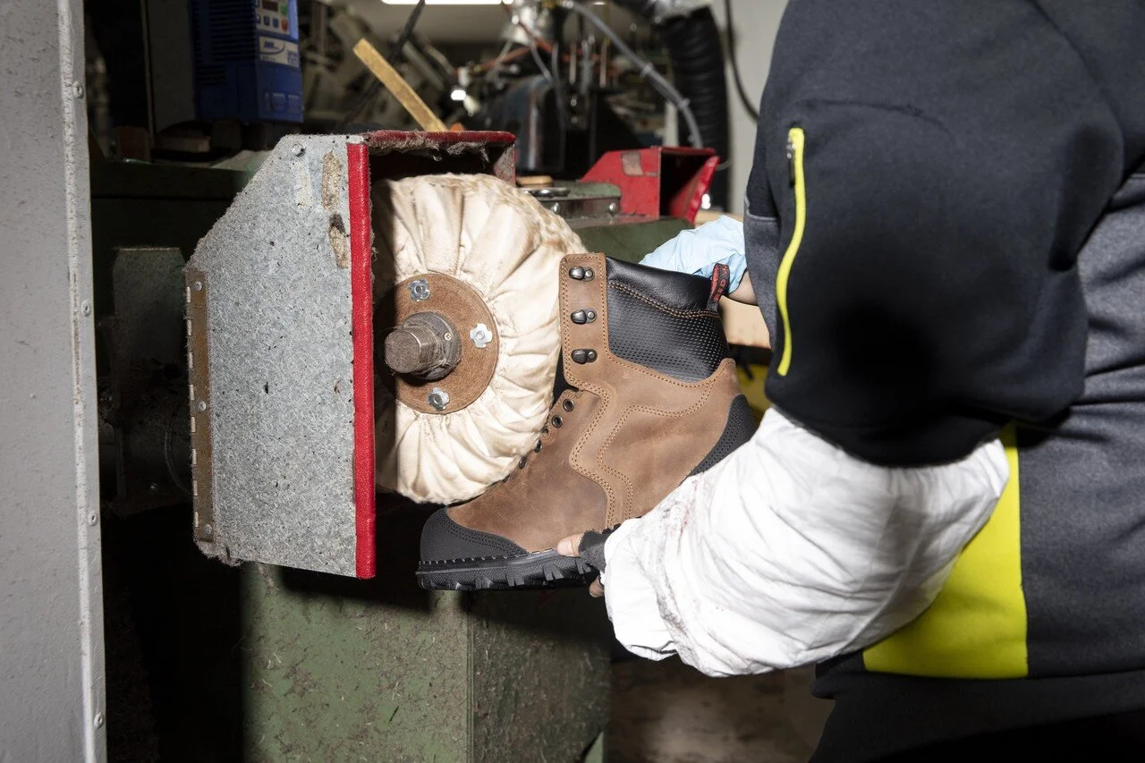 Red Wing, Iconic U.S. Shoe Maker, Labors Mightily to Bring Production Home