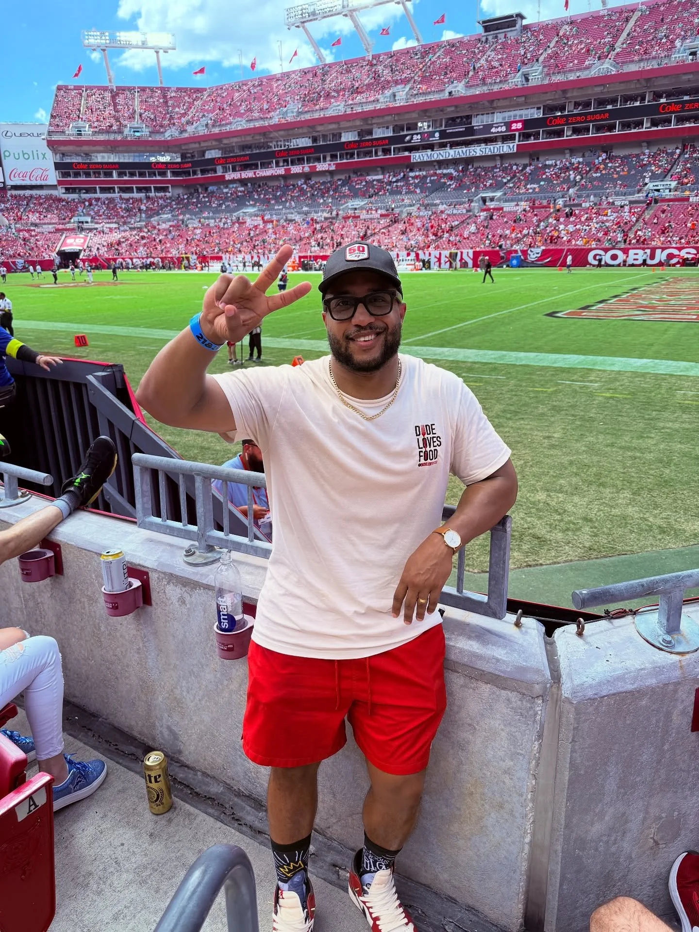 Just went back to back in @rjstadium and @hardrockstadium and knocked out all the Florida stops.

5/30 Stadiums down, 25 to go on the #dlfnflfoodtour 

#dudelovesfood #football