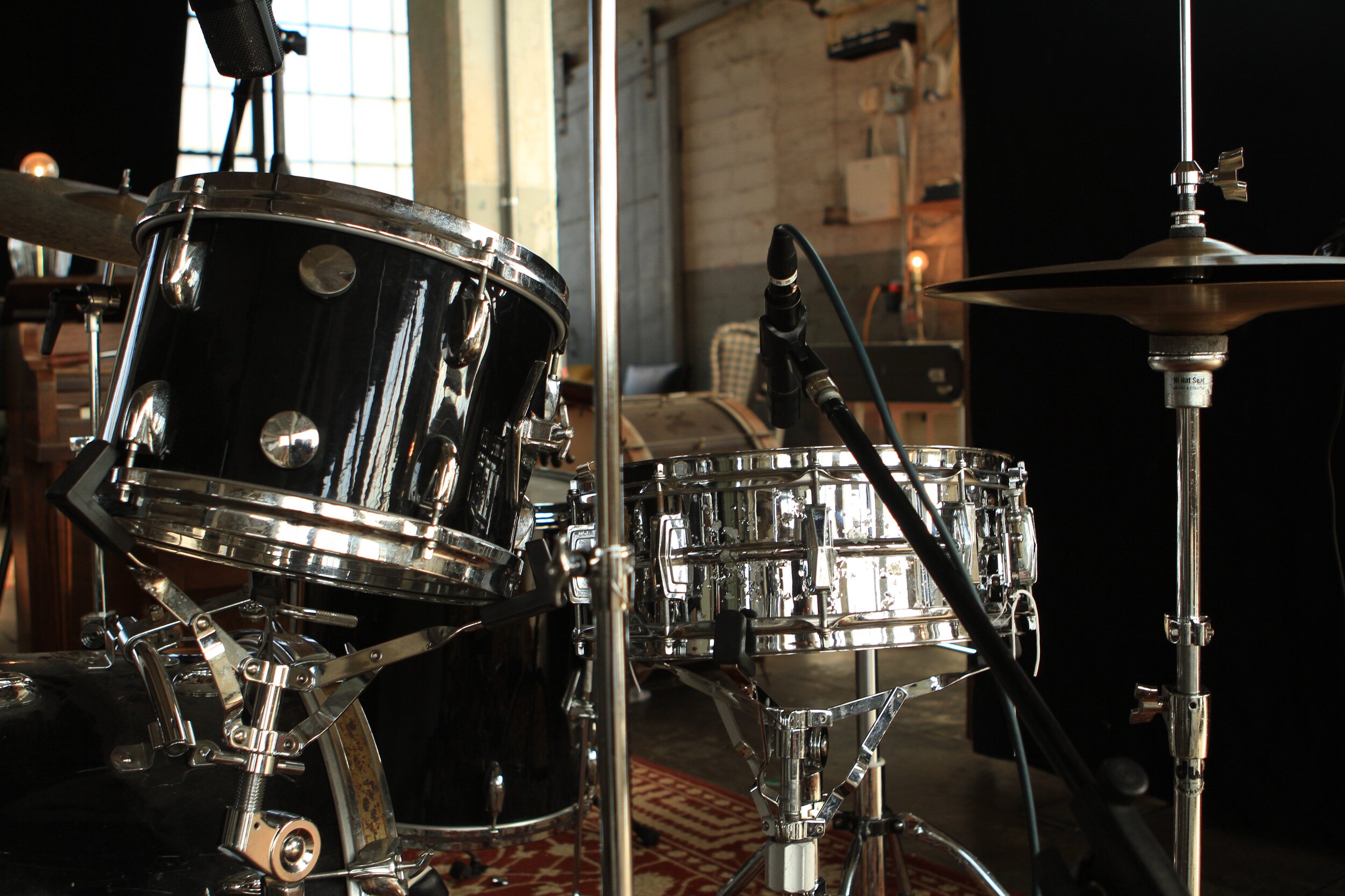 A Beyer M201N large diaphragm dynamic mic on a Supraphonic snare drum