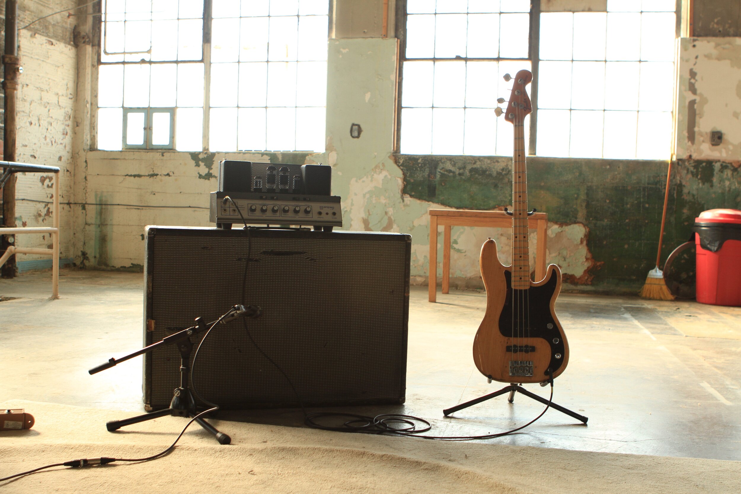 Fender Showman Speaker Cab with a 15” JBL D140F. Blonde model, later painted black. Has a “tone ring” for the speaker mount with a double baffle. This vents the cab around the perimeter of the speaker.