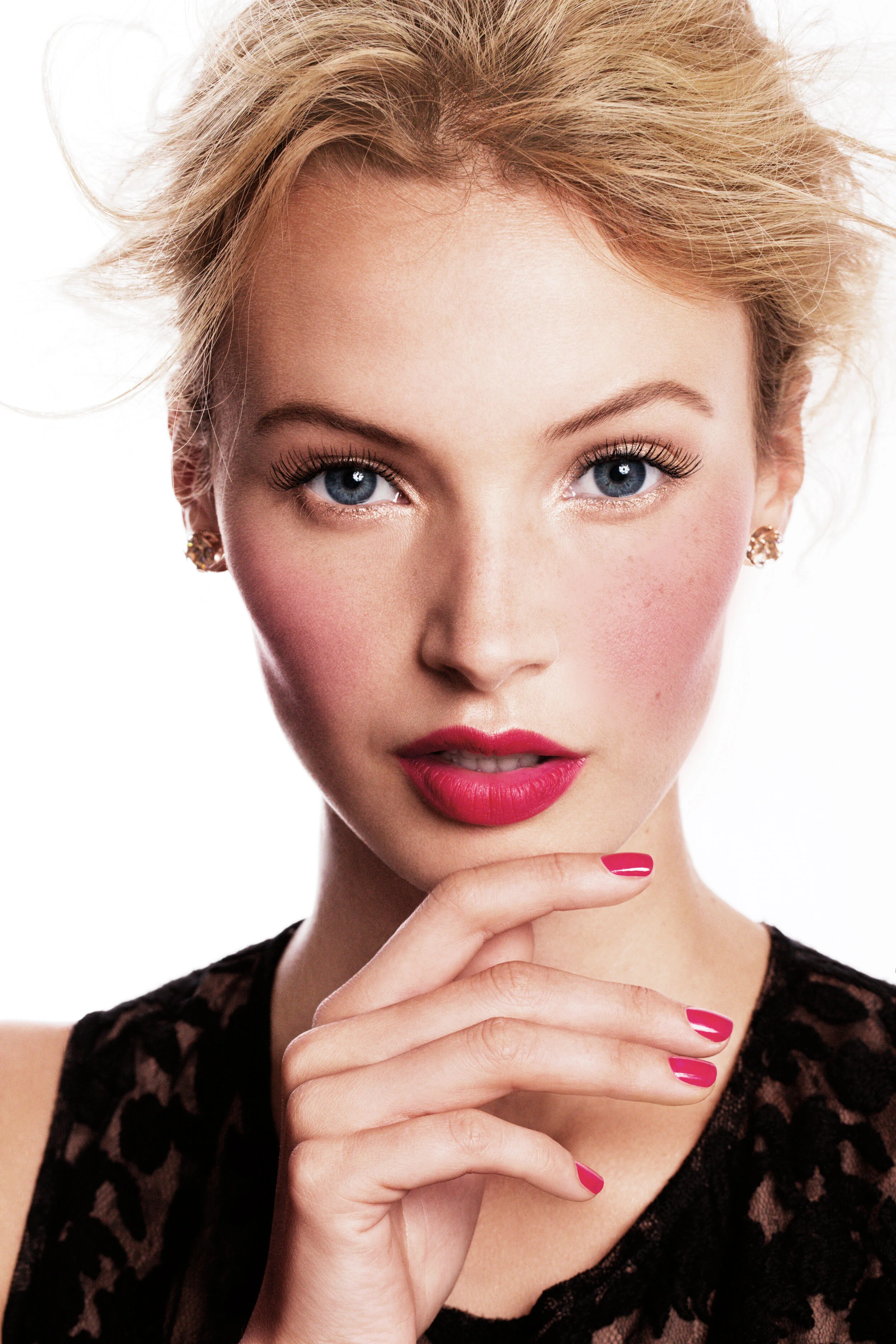 341F.BEAUTY_1894_red-lip-30-cheek_v2.jpg