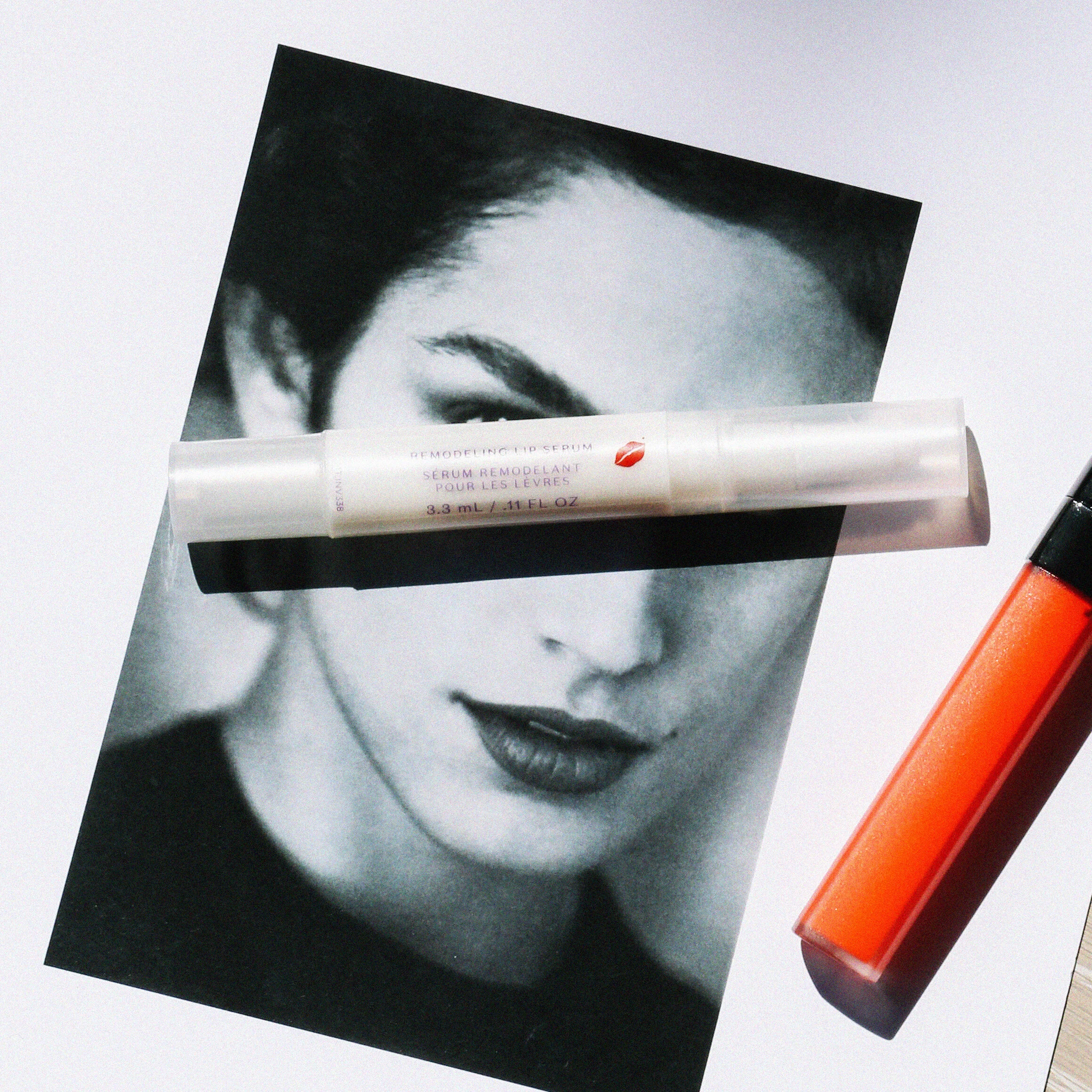 MeaningfulBeauty_CindyCrawford_Flatlay_002.jpg