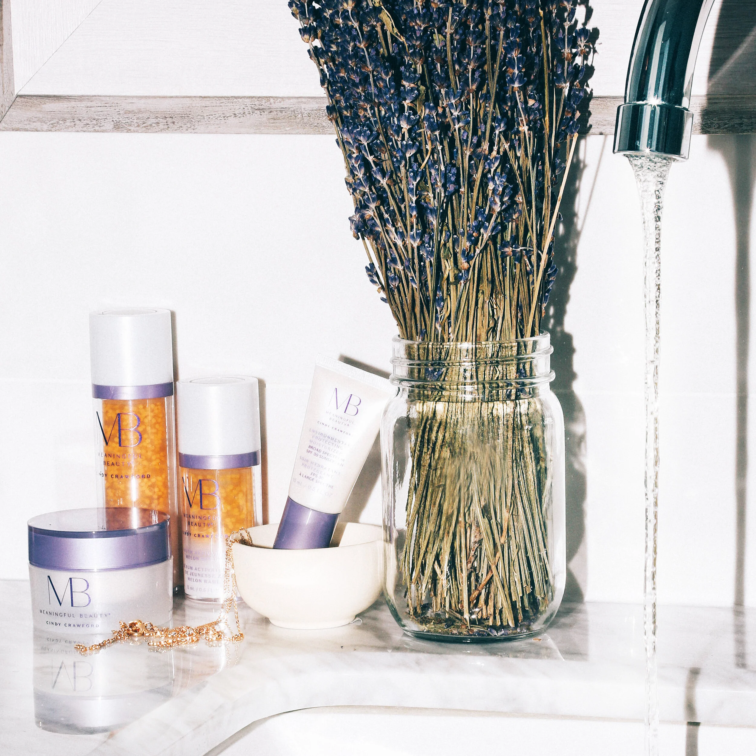 MeaningfulBeauty_CindyCrawford_Flatlay_009.jpg