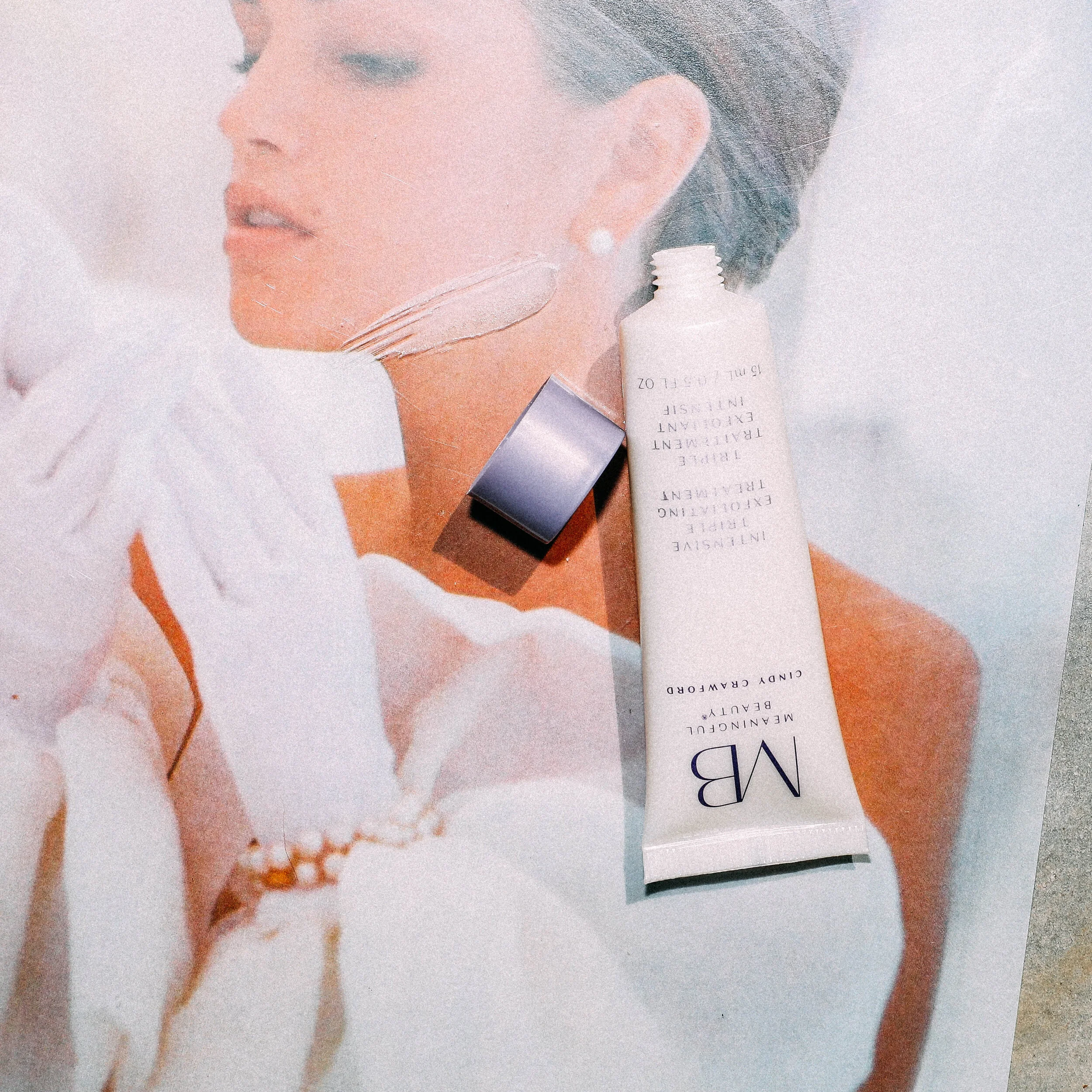 MeaningfulBeauty_CindyCrawford_Flatlay-030.jpg