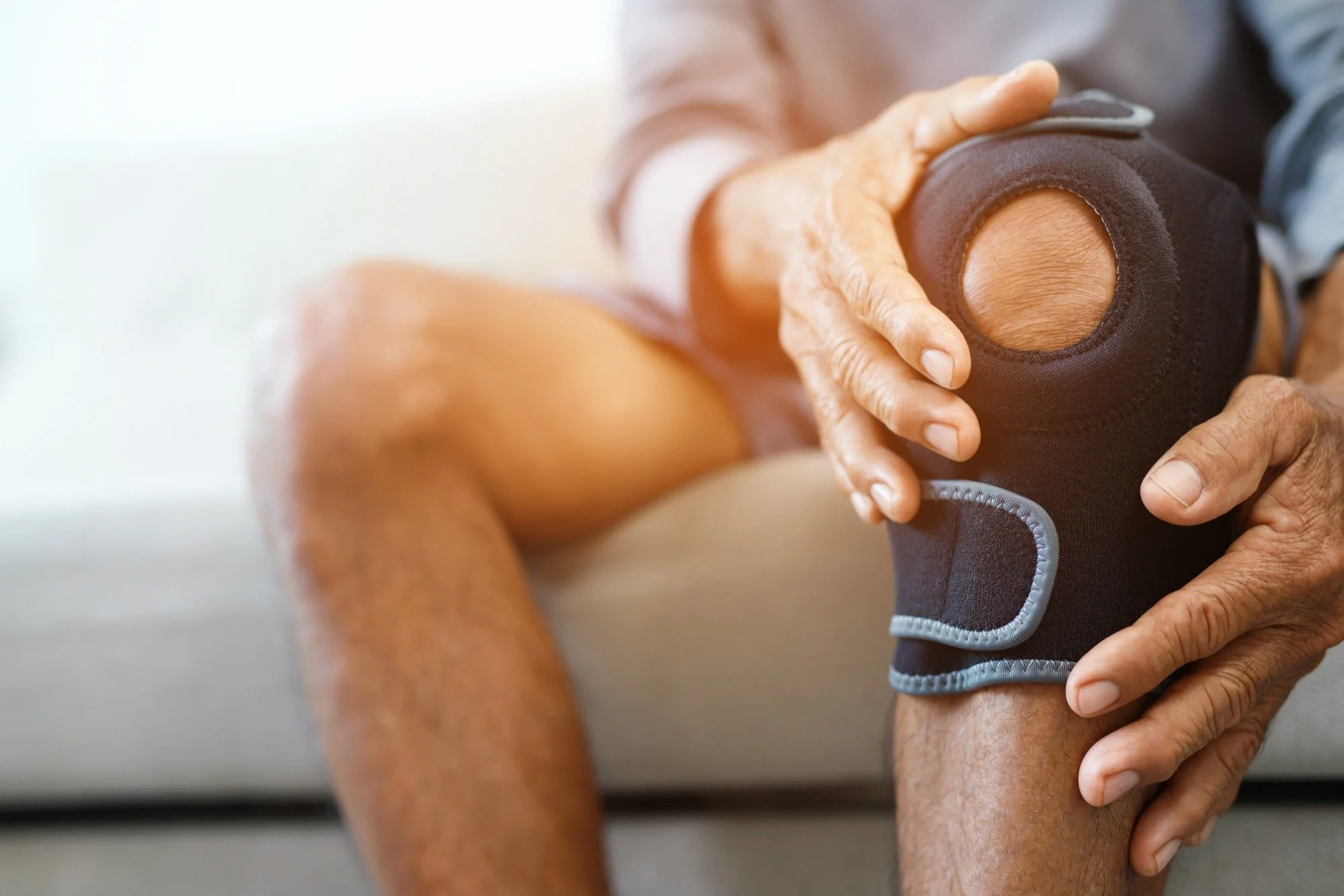 osteoarthritis-is-more-common-elderly-causes-knee-pain-swelling-redness-stiffness-knee-clinging-noise-knee (1).jpg