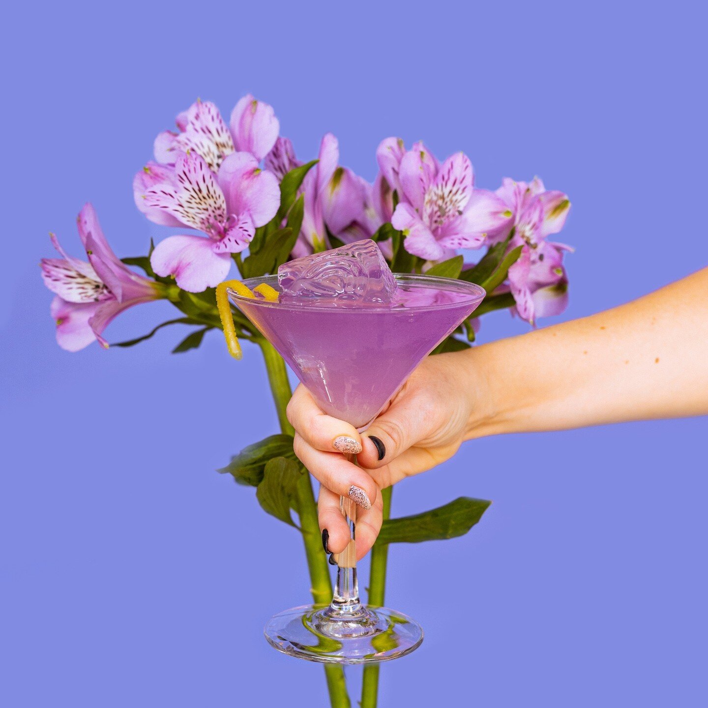 Unleash your inner royalty with our Luna Bloom Butterfly Pea Flower Gin, adding a vibrant twist to the classic martini. We call this breathtaking cocktail, the Heart Of The Ocean.⁣⁠
⁣⁠
Try it for yourself at The Lounge at EOD, open from 11am - 9pm to
